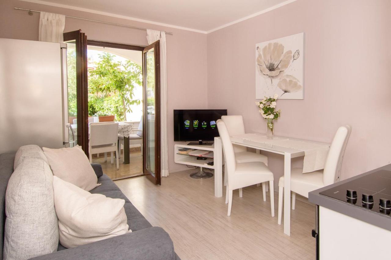 Apartments Dora Poreč Eksteriør billede