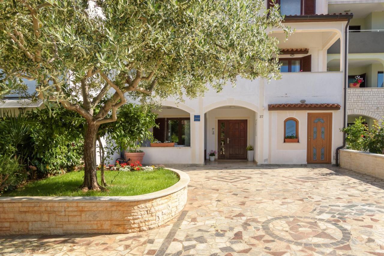 Apartments Dora Poreč Eksteriør billede