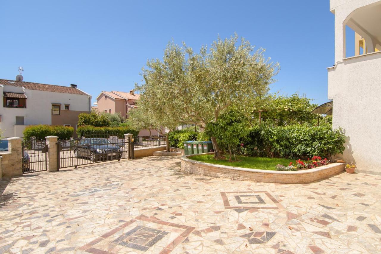 Apartments Dora Poreč Eksteriør billede