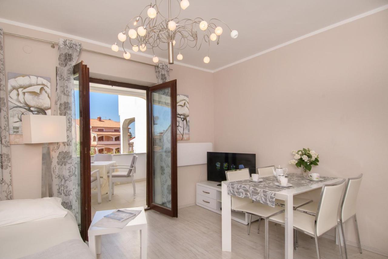 Apartments Dora Poreč Eksteriør billede