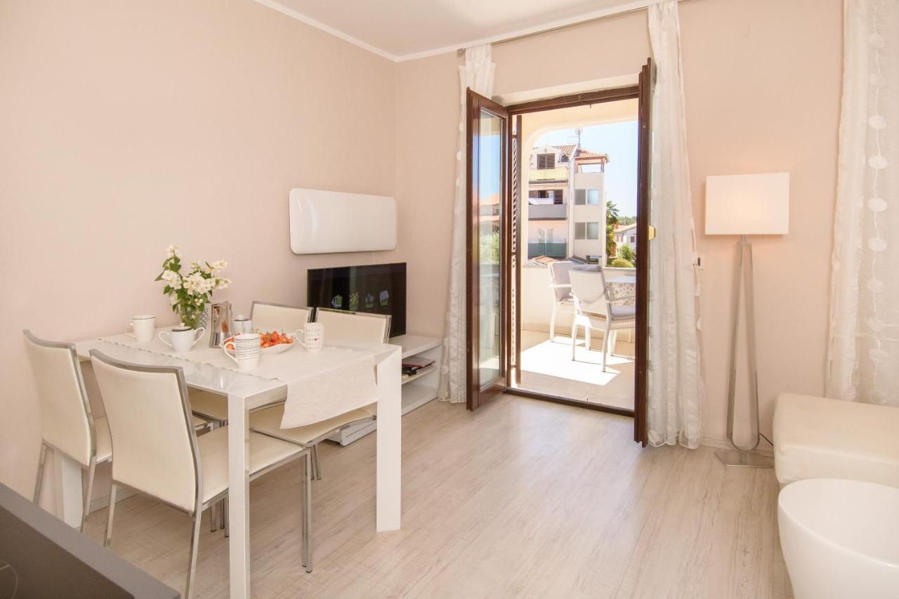 Apartments Dora Poreč Eksteriør billede